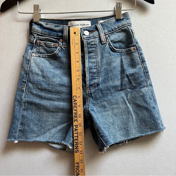 Denim Forum Aritzia 90s Arlo thigh hi rise mid thigh denim shorts Sz 23 - Picture 7 of 8